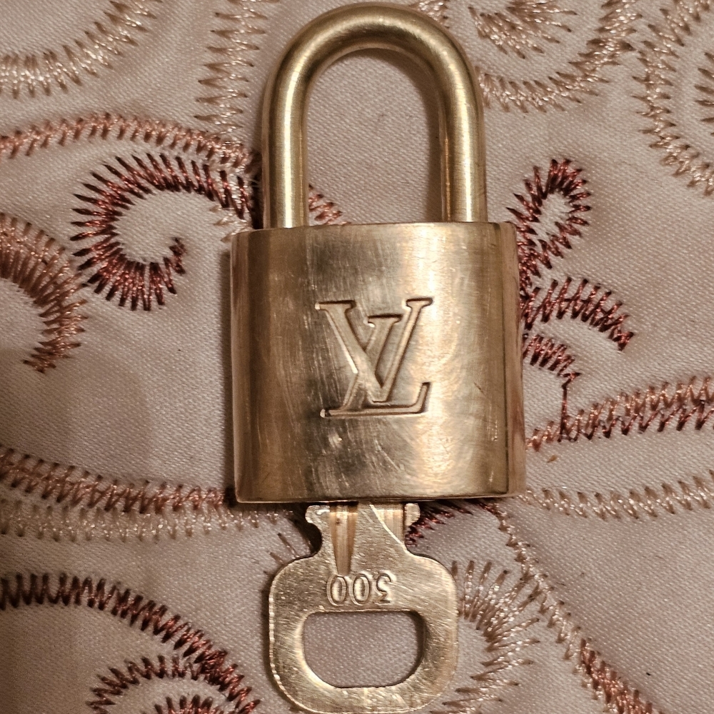 LV lock and key #300